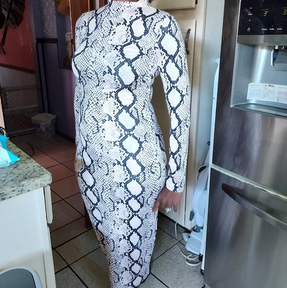 Dress - Picture 2 of 4